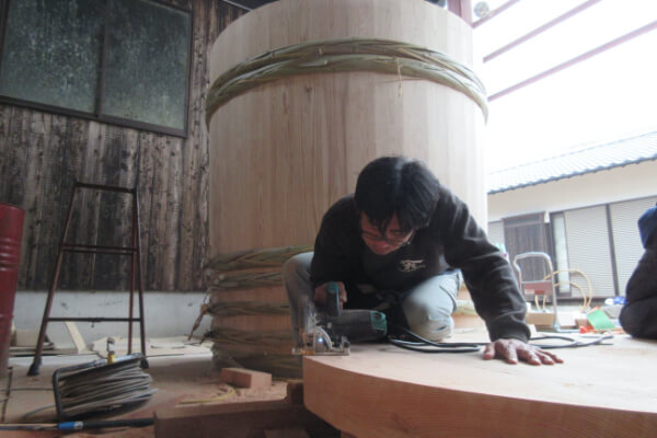 Apprenticing to become barrel makers