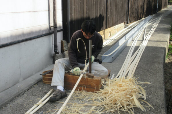 Fabrication des cerceaux en madake